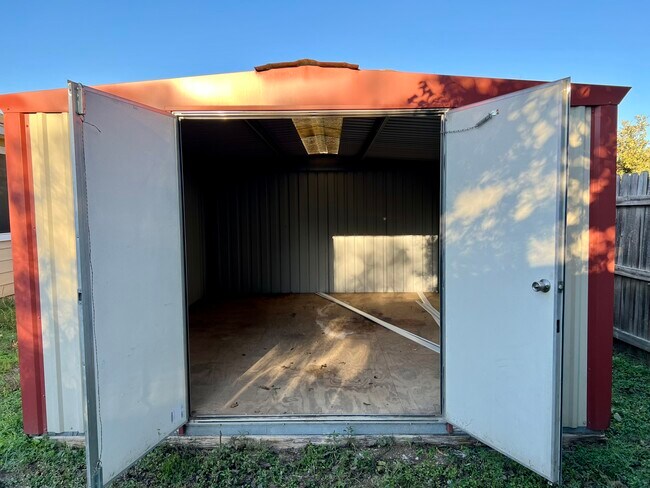 Building Photo - 1524 Well St