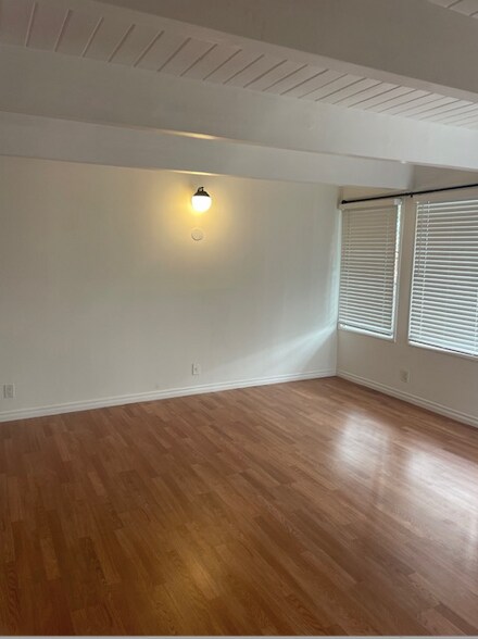 Building Photo - 1246 N Sweetzer Ave