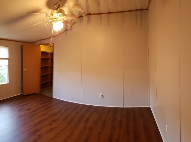 Building Photo - 18 Valley Trail SE