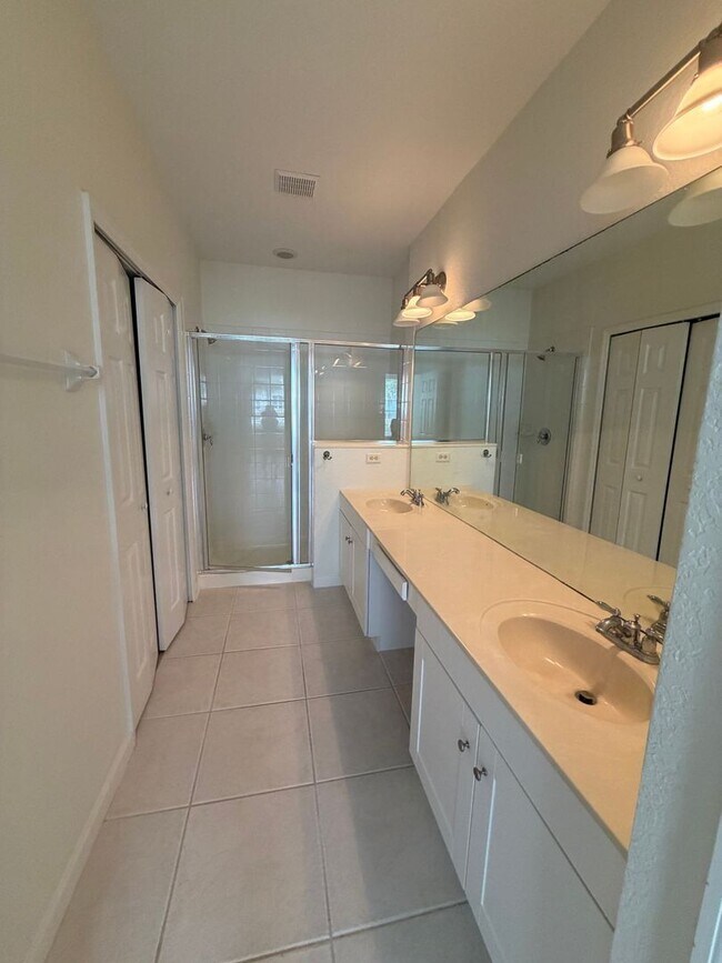 Building Photo - 5345 Maxon Terrace