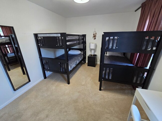 Building Photo - 6872 Greenleaf Dr