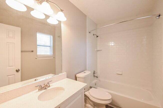 Building Photo - 3923 N Fork Ct NW