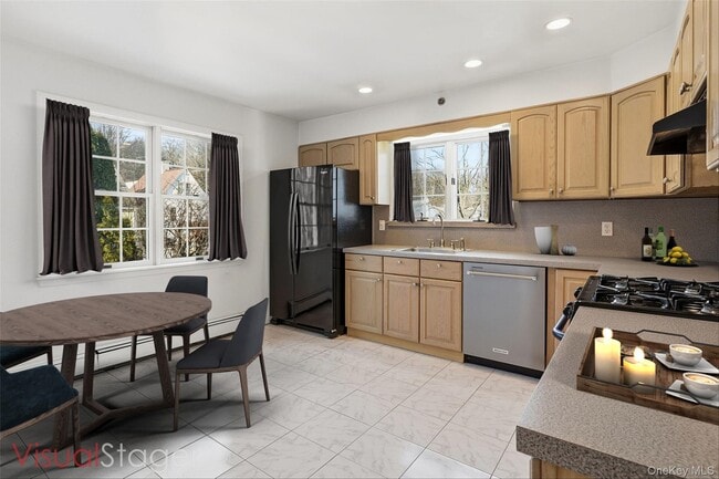 Building Photo - 53 Prince St