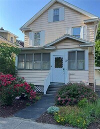 Building Photo - 70 Brentwood St