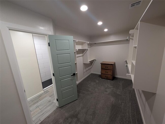 Building Photo - 405 NW 115th St