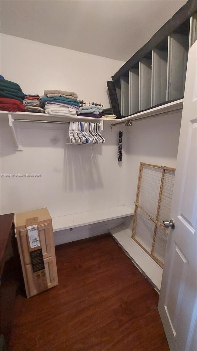 Building Photo - 825 Brickell Bay Dr