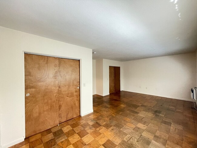 Building Photo - 128 Loudon Rd