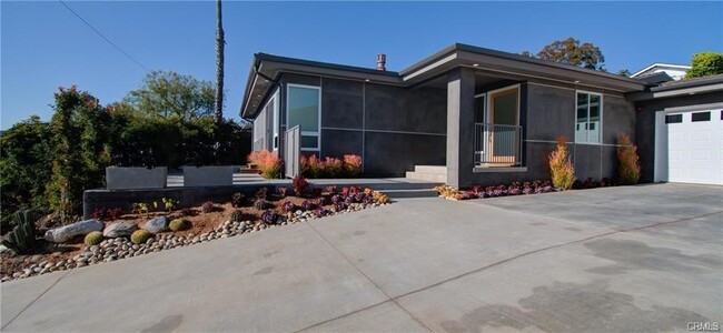 Building Photo - 2880 Chateau Way