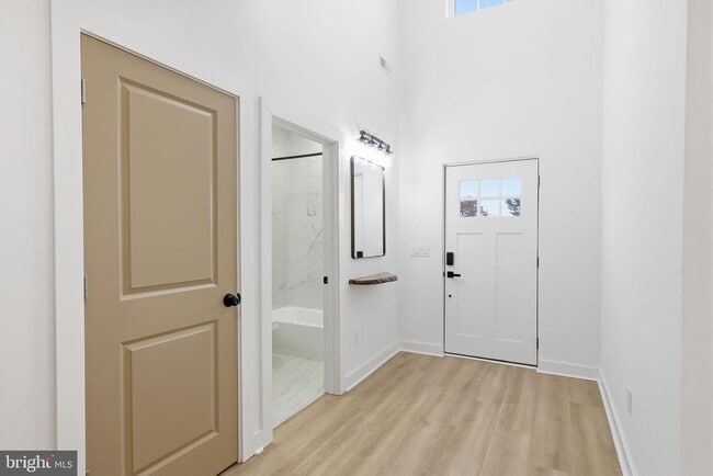 Building Photo - 65 Oaktree Dr