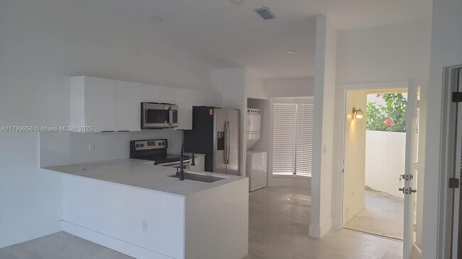 Building Photo - 3311 San Remo Cir