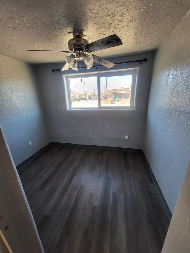 Building Photo - Newly renovated 2 bedroom House