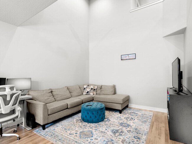 Building Photo - Private Basement Suite in Bright Co-Ed Townhome in Lehi Exchange!