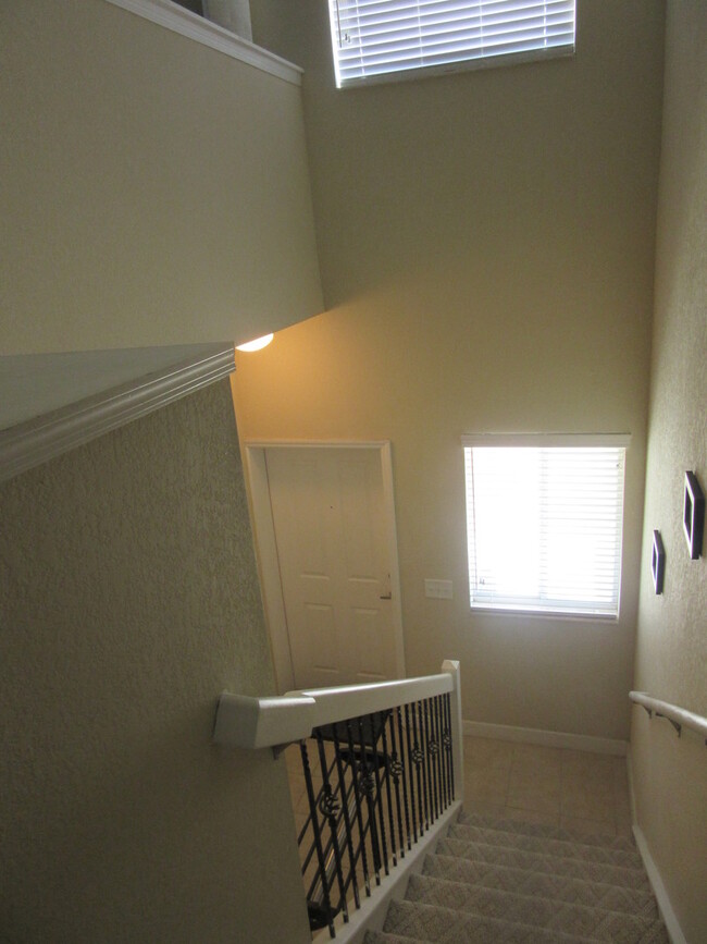 Building Photo - Lovely 3 BR / 2 BA Condo Located In Desira...