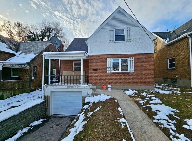 Primary Photo - 3 Bed / 2 Bath Brick Home - showings start 12/3