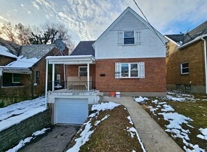 Building Photo - 3 Bed / 2 Bath Brick Home - showings start 12/3