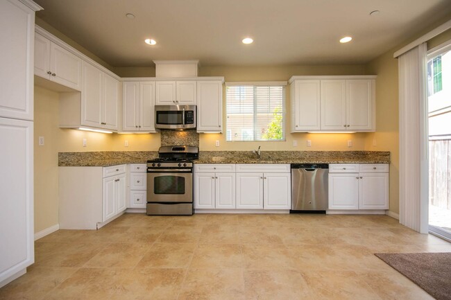 Building Photo - 3BD Home in the Belmount Community of San ...