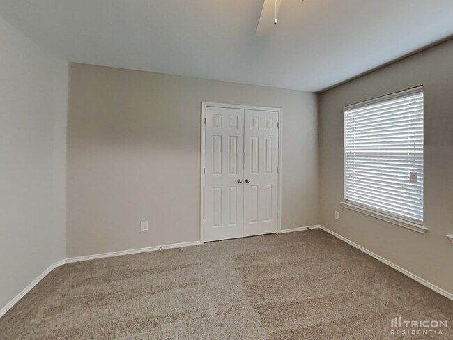 Building Photo - 2013 Cedarwood Dr