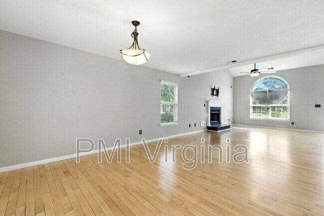 Building Photo - 6811 Dickens Ct E