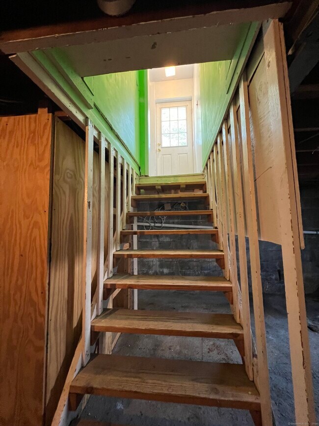 Building Photo - 21 Meadowside Rd