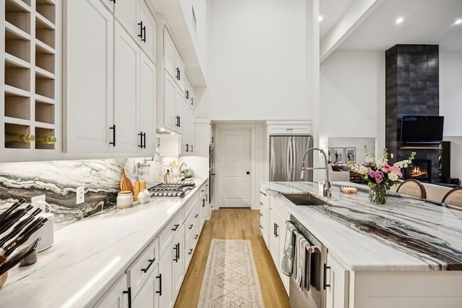 Building Photo - 5816 Orchid Ln