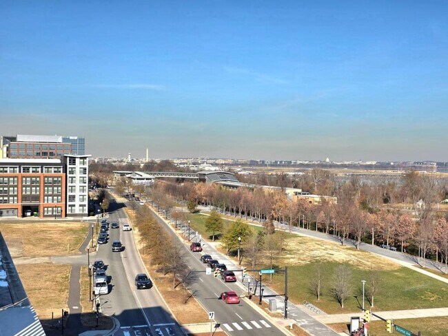 Building Photo - 737 Swann Ave