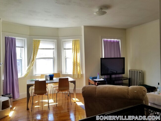 Building Photo - 163 Summer St