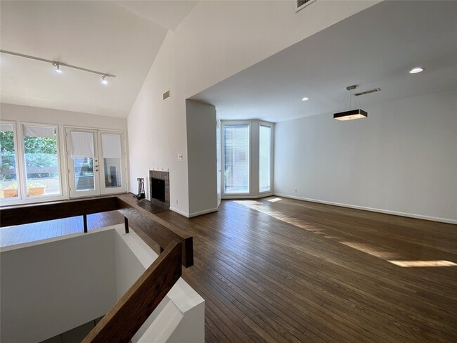 Building Photo - 5003 Yoakum Blvd