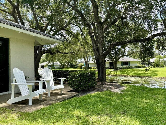 Building Photo - 216 Club Dr