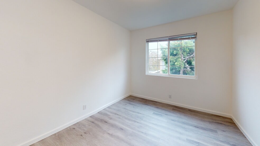 Building Photo - 1006 Tilton Ave