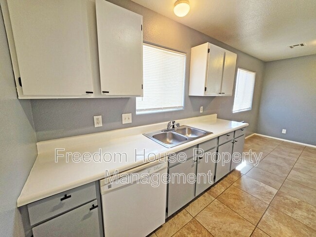 Building Photo - 1444 Star Rd