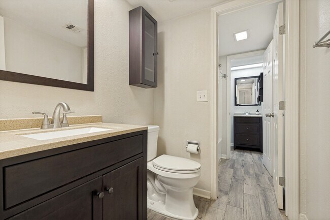 Building Photo - 2623 Foliage Green Dr
