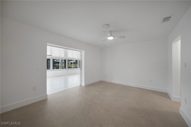 Building Photo - 27385 Voyageur Dr