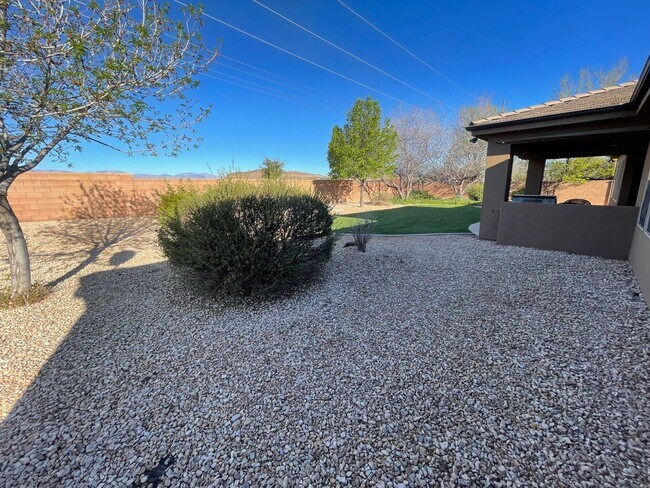 Building Photo - Beautiful Bridal Gate Estates - FIVE CAR GARAGE!!