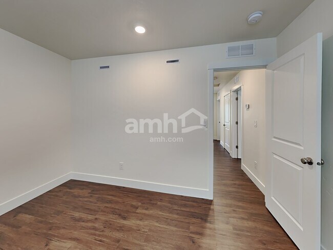 Building Photo - 9464 Clancey St