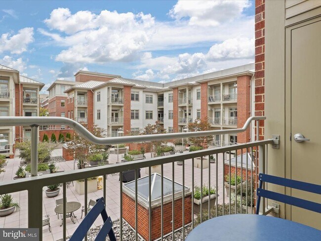 Building Photo - 309 Holland Ln