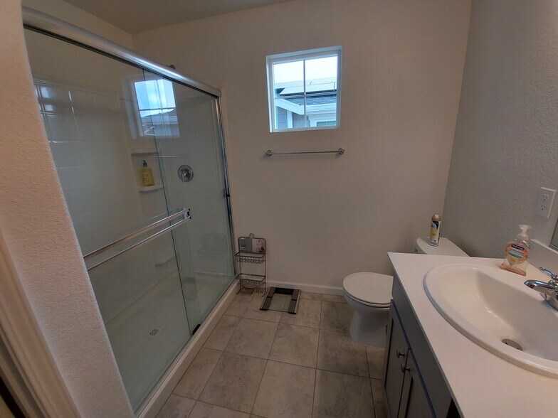 Master bath - 2nd floor - 7862 Paseo de Daly