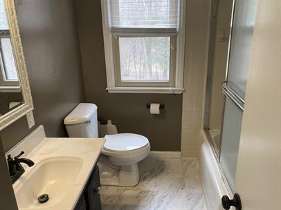 Building Photo - Minnetonka Home: 3-Bedroom Retreat with Finished Basement & Hardwood Floors 9/1