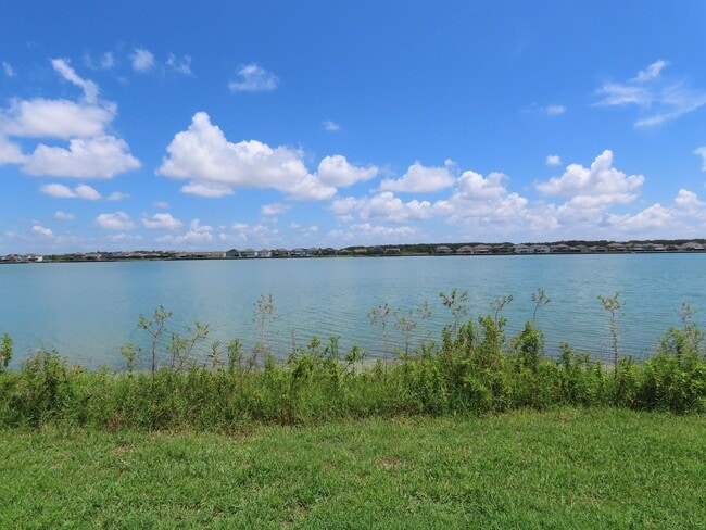 Building Photo - Waterside Point Townhome