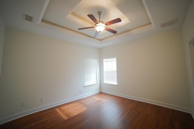 Building Photo - 2400 Tippecanoe Ridge