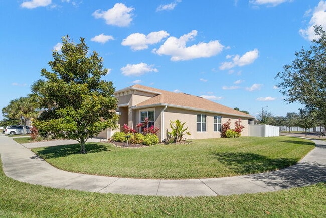 Building Photo - Beautiful Home For Rent in Brandon!