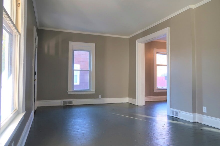 Building Photo - 238 Miller St