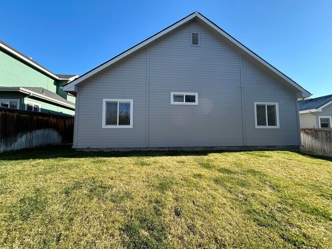 Building Photo - 2137 N Eagle Creek Ln