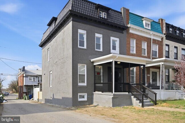 Building Photo - 2816 Rockrose Ave