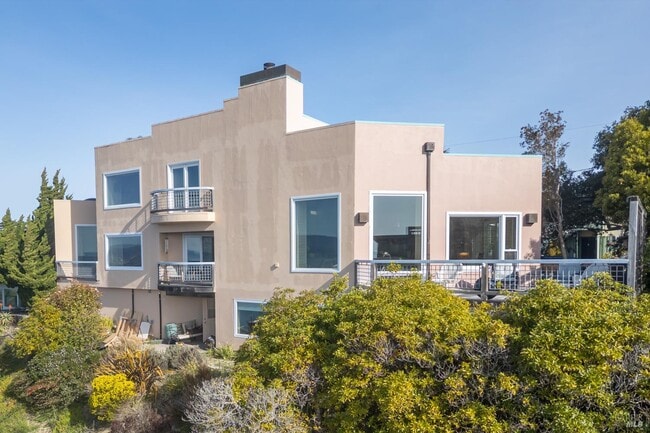 Building Photo - 245 Water St