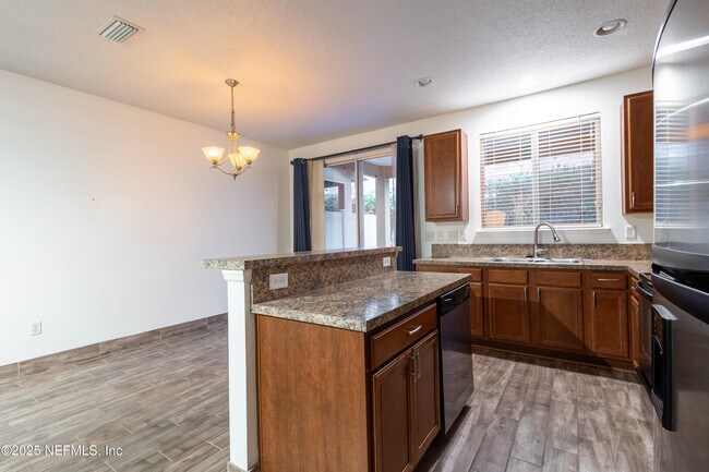 Building Photo - 8870 Inlet Bluff Dr