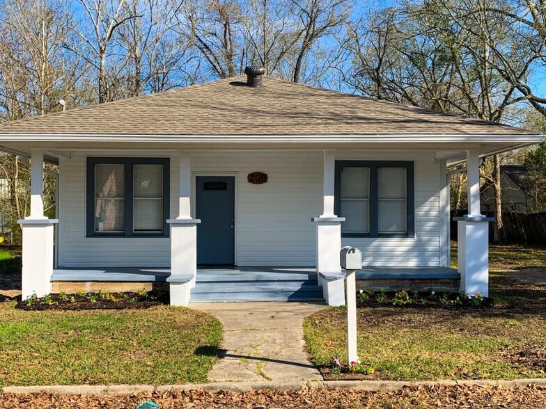 Building Photo - 209 S Haugh Ave