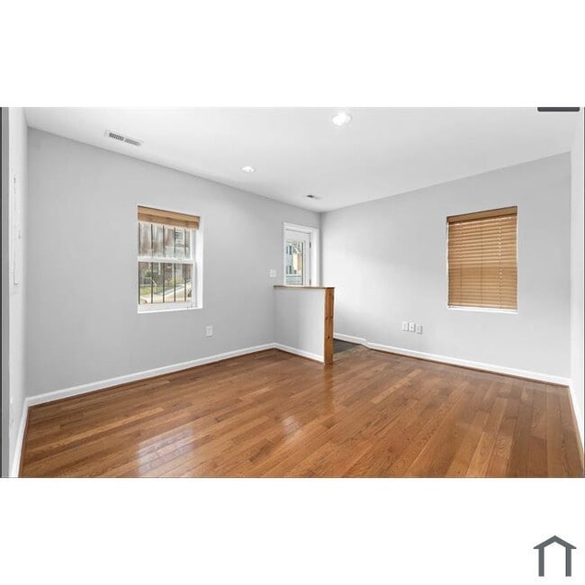 Building Photo - 443 20th St NE