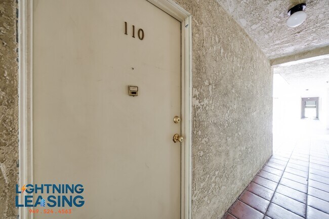Building Photo - 6827 Whitsett Ave