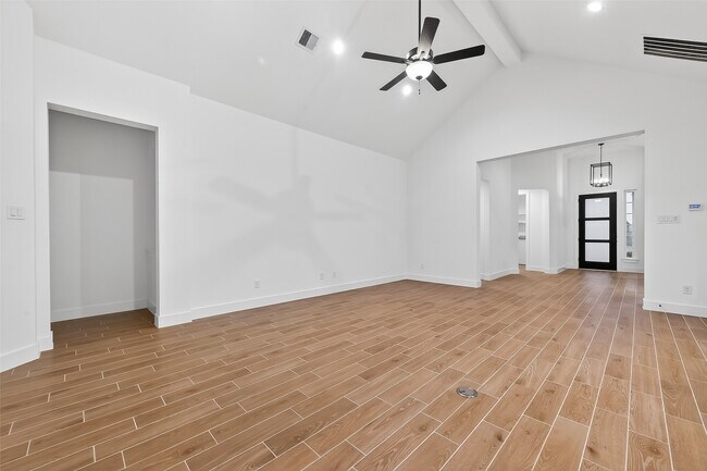 Building Photo - 2210 Cherry Brg Ln