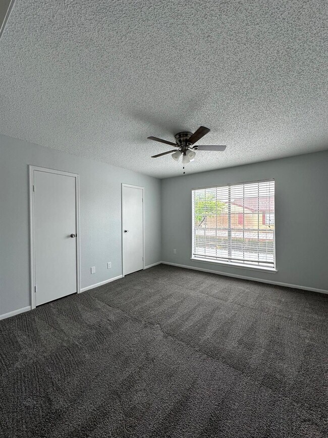 Building Photo - 2120 El Paseo St